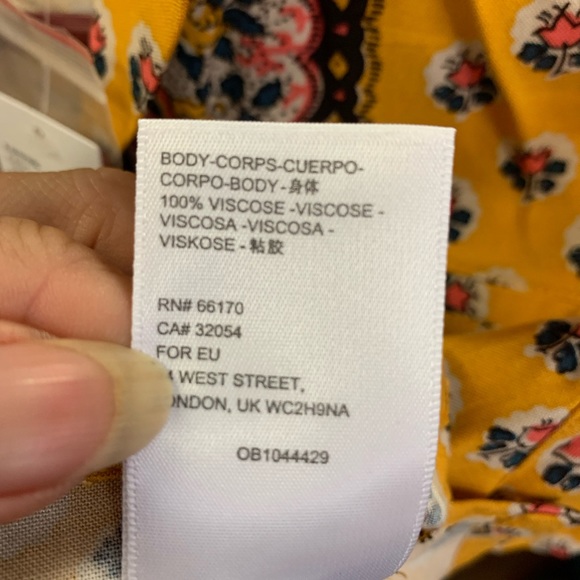 Urban Outfitters short sleeve cropped button down blouse - Picture 4 of 5